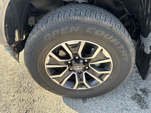 Used 2023 Toyota Tacoma TRD Sport image 9