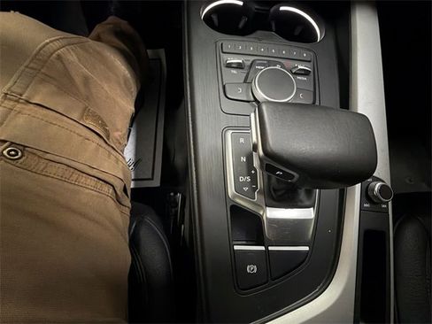 Used 2017 Audi A4 2.0T Premium image 19