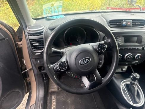 Used 2014 Kia Soul + FWD image 11