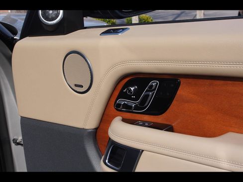 Used 2019 Land Rover Range Rover Supercharged image 13