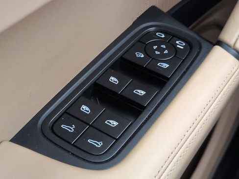 Used 2024 Porsche Cayenne AWD/4WD image 28