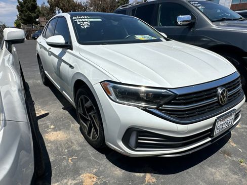 Used 2022 Volkswagen Jetta SEL FWD image 2