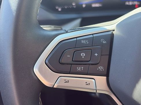 Used 2024 Volkswagen Taos SE image 14