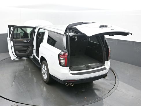 Used 2023 Chevrolet Suburban Premier image 47