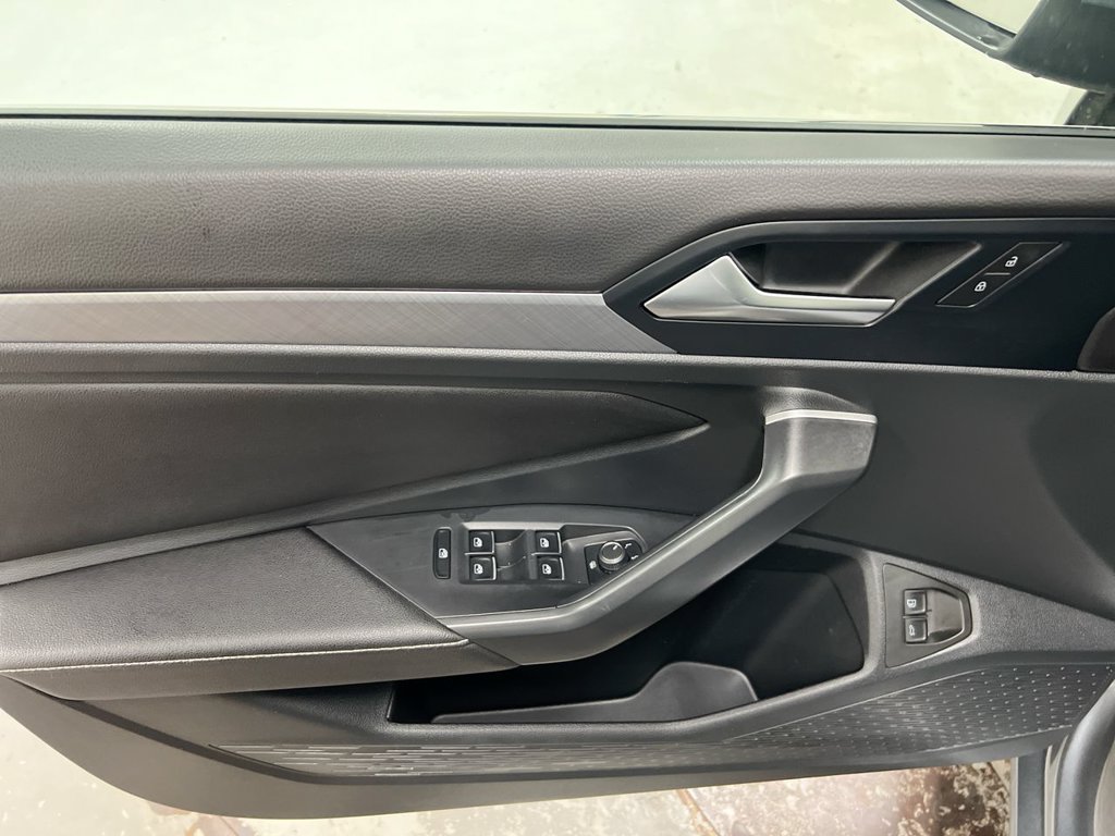 Used 2024 Volkswagen Jetta SE FWD image 19