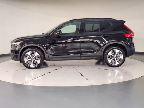 Certified 2026 Volvo XC40 B5 Plus AWD/4WD image 5