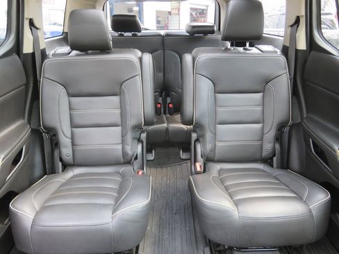Used 2019 GMC Acadia Denali w/ Technology Package AWD/4WD image 23