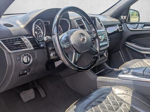 Used 2015 Mercedes-Benz GL 550 4MATIC image 6
