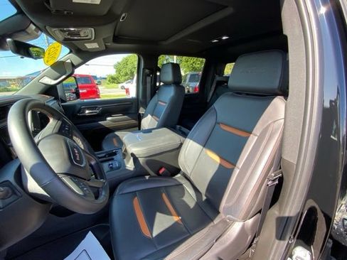 Used 2025 GMC Sierra 3500 AT4 w/ Technology Package AWD/4WD image 13