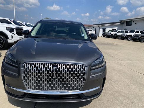 Used 2023 Lincoln Corsair FWD image 2