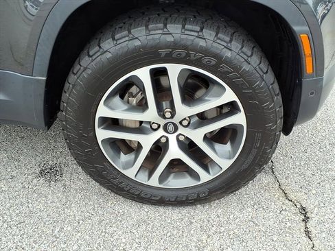 Used 2022 Land Rover Defender 110 SE image 10