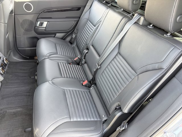 Used 2025 Land Rover Discovery S AWD/4WD image 26