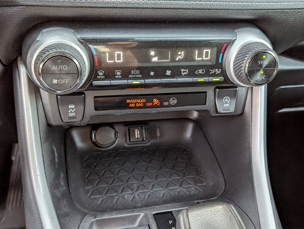 Used 2022 Toyota RAV4 XLE AWD/4WD image 7
