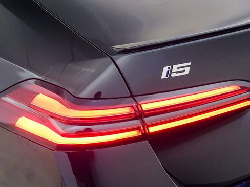 New 2026 BMW i5 eDrive40 w/ M Sport Package image 12