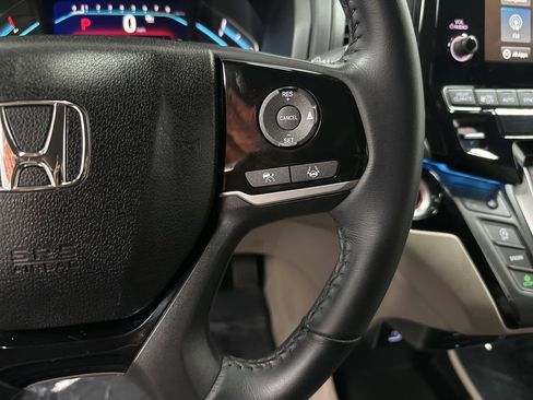 Used 2024 Honda Odyssey Touring image 17