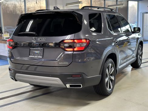 New 2025 Honda Pilot Touring image 6