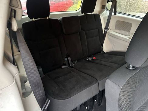 Used 2019 Dodge Grand Caravan SE FWD image 27