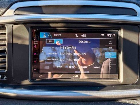 Used 2016 Kia Sorento LX image 14