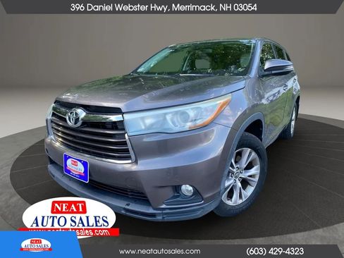 Used 2016 Toyota Highlander Plus AWD/4WD image 1