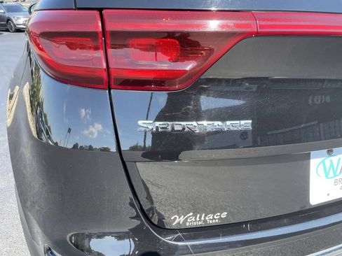 Used 2020 Kia Sportage LX AWD/4WD image 6