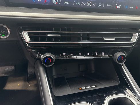 Certified 2025 Chevrolet Traverse LT image 16