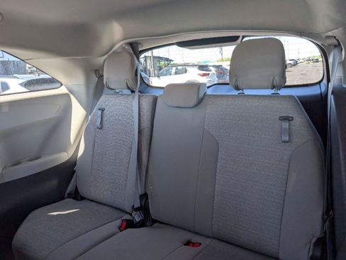 Used 2022 Toyota Sienna LE FWD image 10