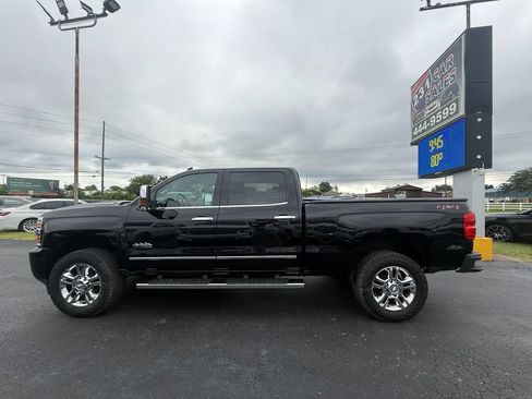 Used 2019 Chevrolet Silverado 2500 High Country w/ Duramax Plus Package AWD/4WD image 7