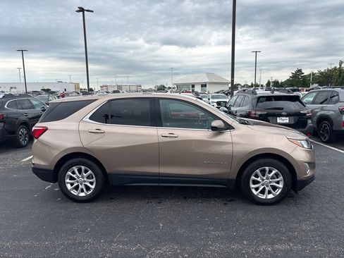 Used 2019 Chevrolet Equinox LT FWD image 2
