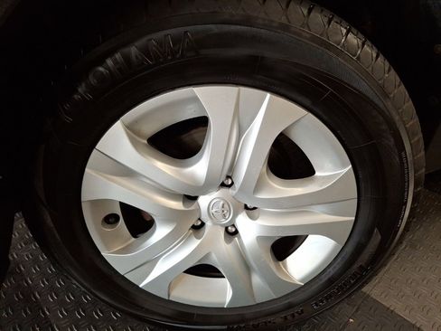 Used 2015 Toyota RAV4 LE image 4