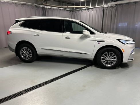 Used 2023 Buick Enclave Essence FWD image 8