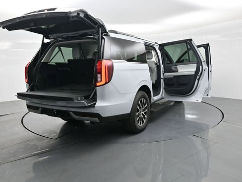 Used 2025 Ford Expedition Max Platinum image 40