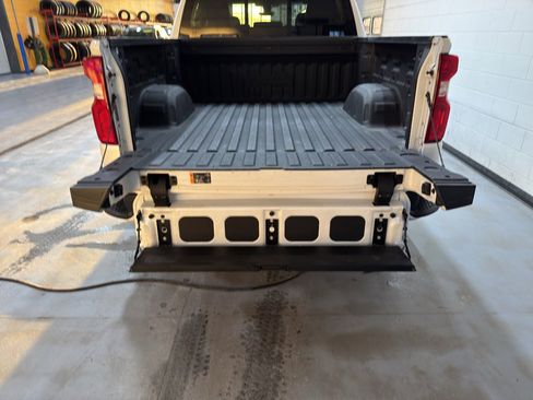 Certified 2022 Chevrolet Silverado 1500 High Country w/ Technology Package image 22