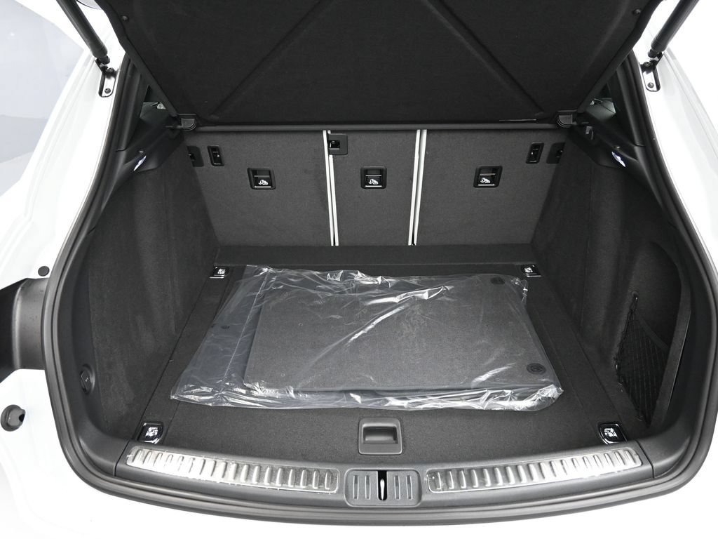 Certified 2026 Porsche Macan AWD/4WD image 28