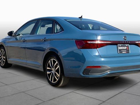 Used 2025 Volkswagen Jetta SE image 11