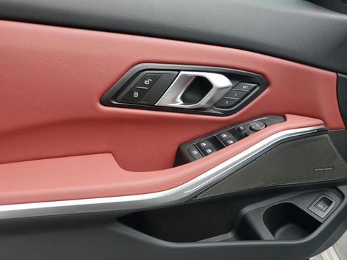 Used 2025 BMW 330i Sedan w/ M Sport Package image 15