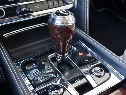 Used 2016 Bentley Mulsanne image 29