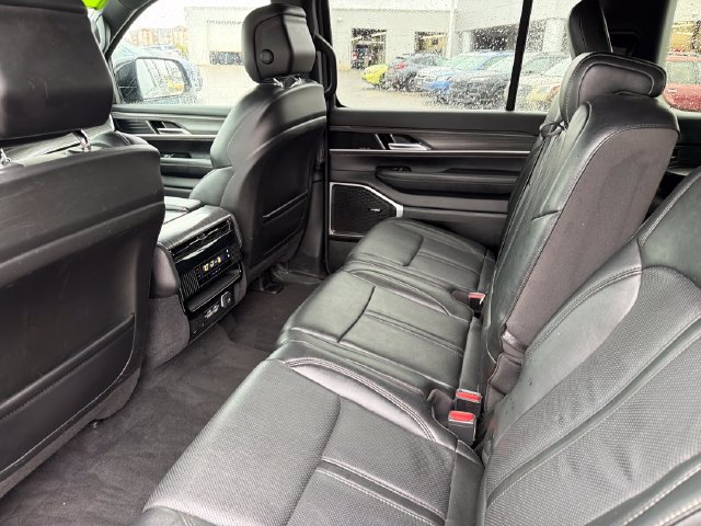 Used 2023 Jeep Wagoneer L Series II AWD/4WD image 21