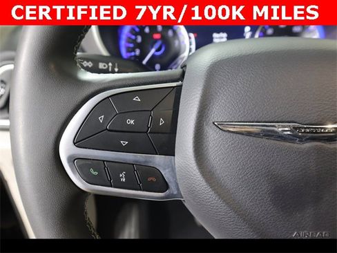 Used 2023 Chrysler Pacifica Touring-L image 21