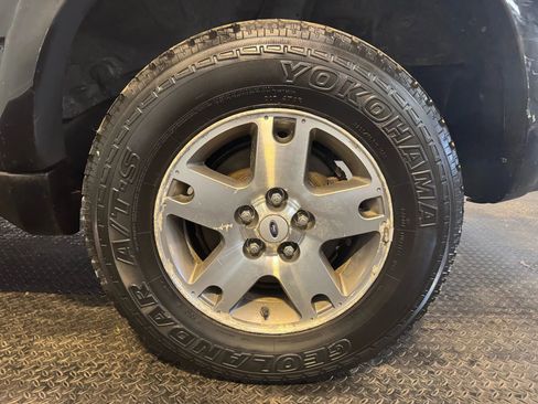 Used 2005 Ford Escape Limited image 26