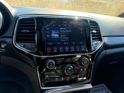 Used 2019 Jeep Grand Cherokee Altitude image 25