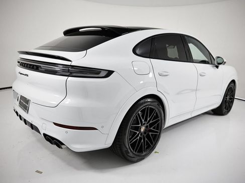 New 2026 Porsche Cayenne GTS AWD/4WD image 7
