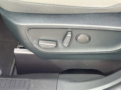 Used 2020 Ford Escape SE image 11