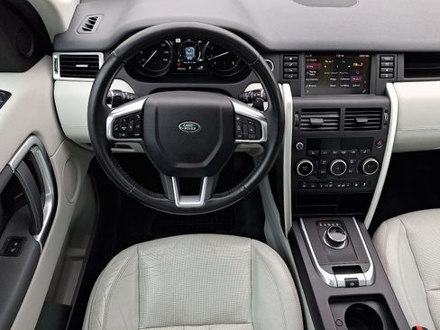 Used 2017 Land Rover Discovery Sport HSE image 13