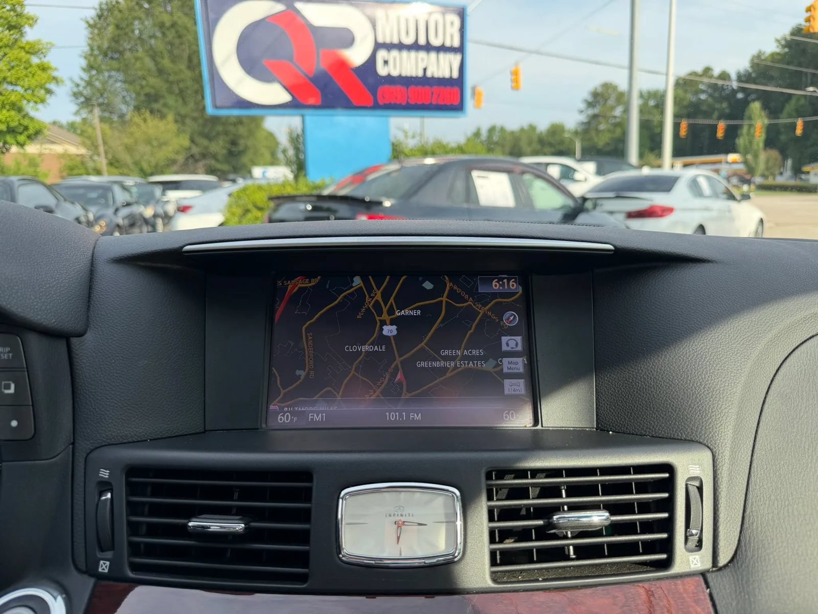 Used 2017 INFINITI Q70 L 3.7 AWD/4WD image 14