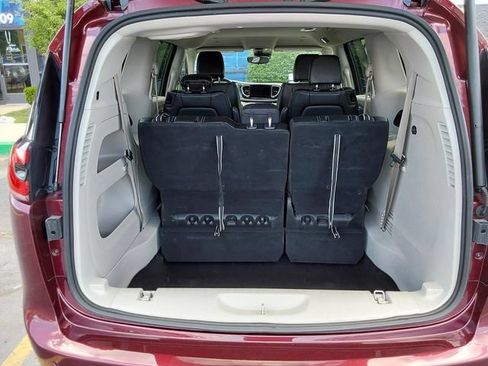 Used 2023 Chrysler Pacifica Touring-L FWD image 36