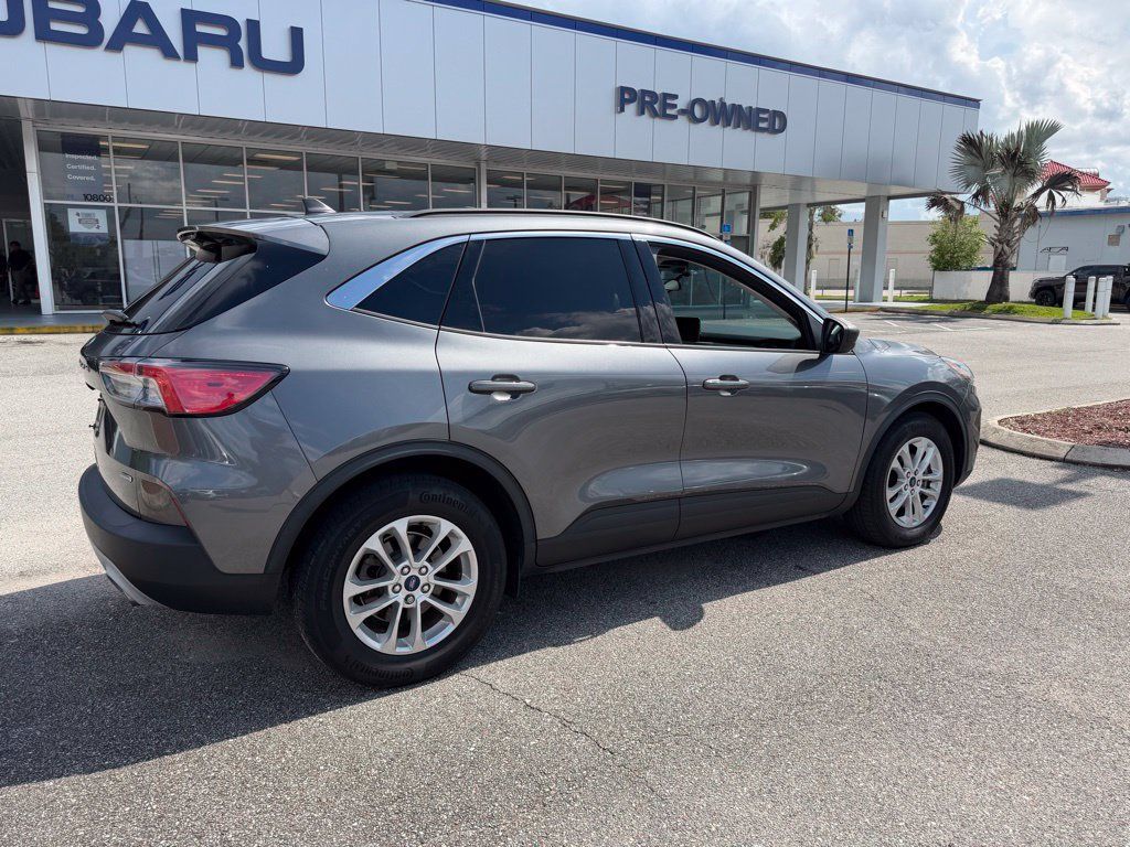 Used 2022 Ford Escape SE w/ Convenience Package FWD image 3