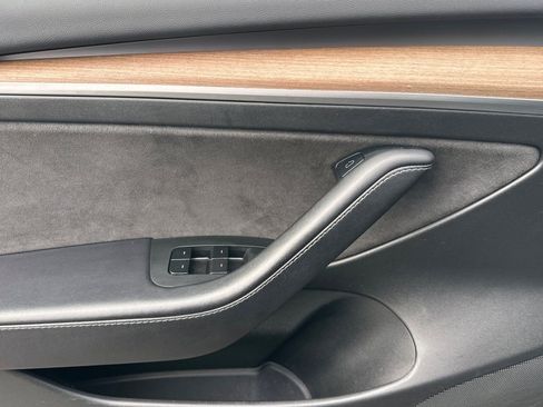 Used 2023 Tesla Model 3 Standard Range image 10