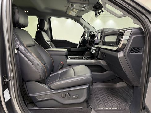 Used 2026 Ford F250 Lariat w/ Black Appearance Package image 32