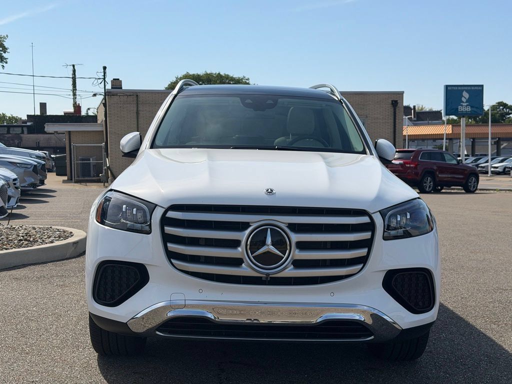 Used 2024 Mercedes-Benz GLS 450 4MATIC image 8