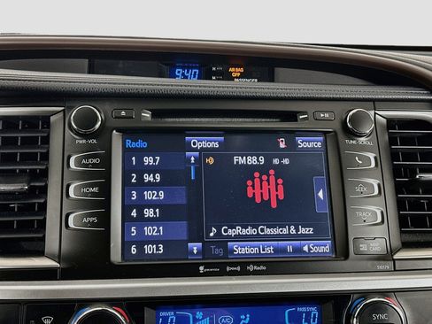 Used 2018 Toyota Highlander XLE FWD image 19